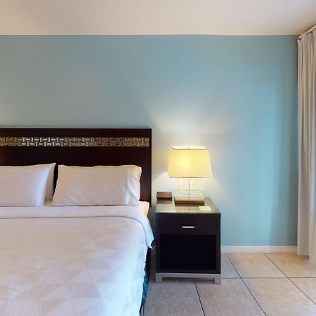 Holiday Inn Resort Grand Cayman By Ihg (Adults Only) West Bay Exterior photo